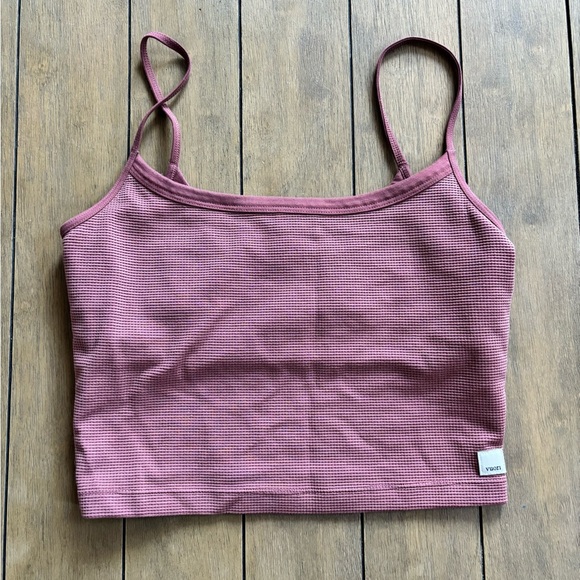 Vuori Bayview Thermal Crop Tank - pink
- Size Small - Picture 1 of 3